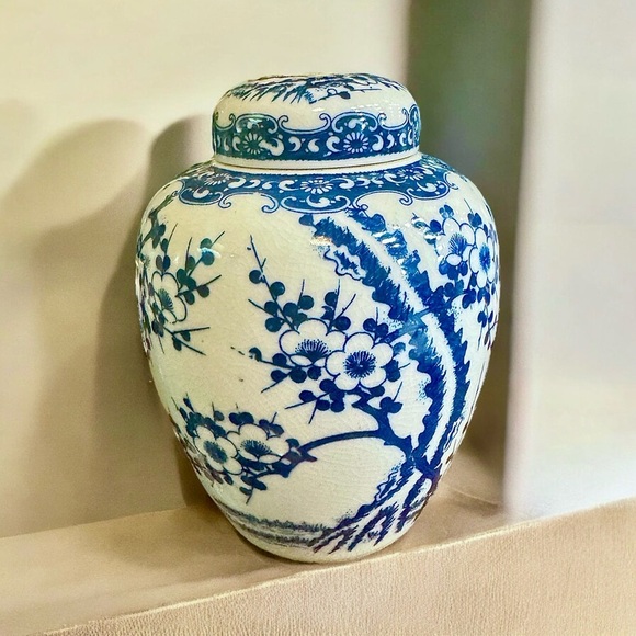 Vintage Cracked Porcelain Lidded Ginger Jar Vase - Picture 2 of 12